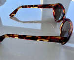 Load image into Gallery viewer, Vintage 90s Gucci Authentic Tortoise Shell Oval Sunglasses
