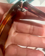Load image into Gallery viewer, Vintage 90s Gucci Authentic Tortoise Shell Oval Sunglasses
