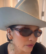 Load image into Gallery viewer, Vintage 90s Gucci Authentic Tortoise Shell Oval Sunglasses
