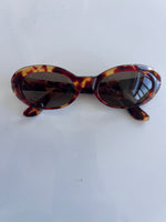 Load image into Gallery viewer, Vintage 90s Gucci Authentic Tortoise Shell Oval Sunglasses
