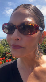 Load image into Gallery viewer, Vintage 90s Gucci Authentic Tortoise Shell Oval Sunglasses
